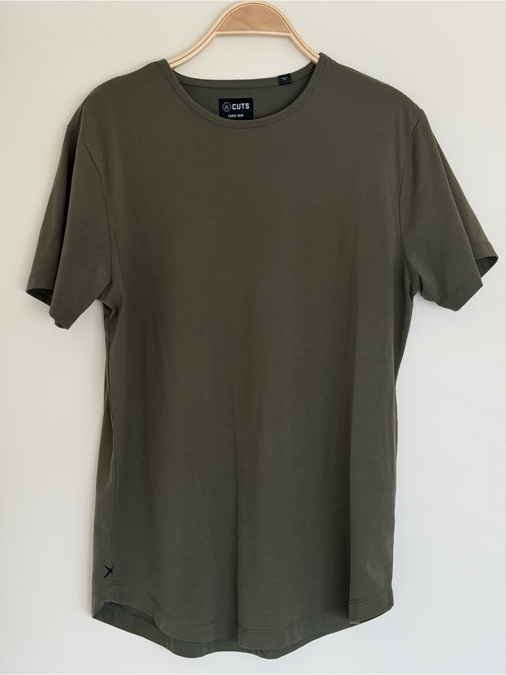 Men's Cuts Curved Hem Crew Neck T-Shirt in Olive Green